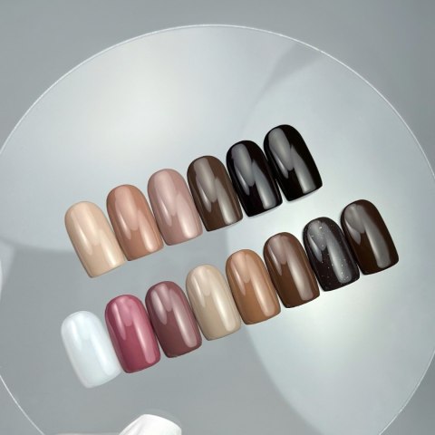 NAILSOFTHEDAY Praline Gel Polish - jasnobeżowy lakier hybrydowy, 10 ml