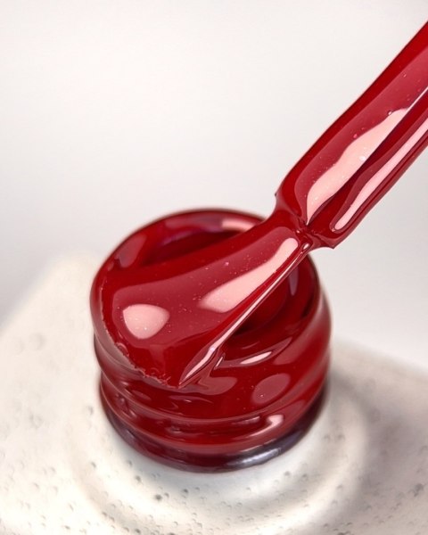 NAILSOFTHEDAY Color of the month August 2025 Kalyna - czerwony lakier hybrydowy z delikatną drobinką, 10 ml