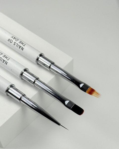 NAILSOFTHEDAY Professional Brush 2 in 1 Liner Oval - dwustronny pędzelek do żelu i cienkich linii