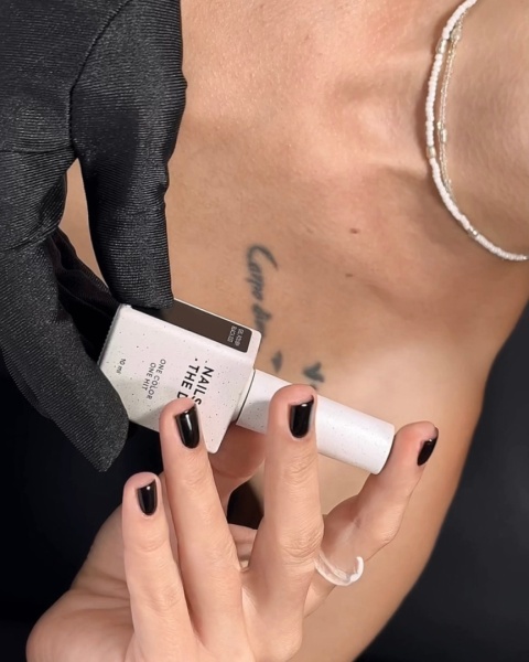 NAILSOFTHEDAY Black Gel Polish - idealny czarny lakier hybrydowy , 10 ml