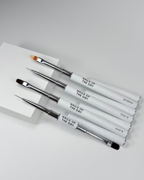 NAILSOFTHEDAY Professional Brush Liner 8 mm - precyzyjny pędzelek do cienkich linii