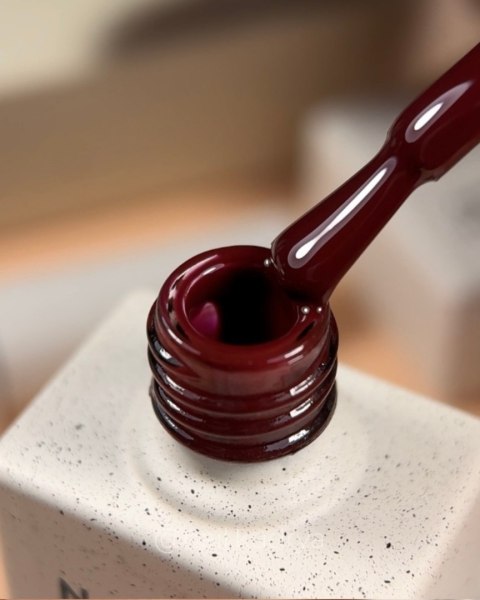 NAILSOFTHEDAY Burgundy Gel Polish - głęboki burgundowy lakier hybrydowy, 10 ml