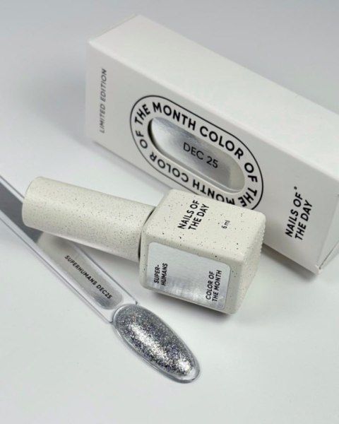 NAILSOFTHEDAY Color of the Month December 2025 Superhumans - srebrny lakier hybrydowy z efektem flash, 6 ml