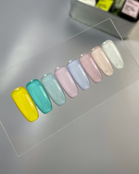 NAILSOFTHEDAY Daphne Gel Polish - mleczny ze złotymi płatkami lakier hybrydowy, 10 ml