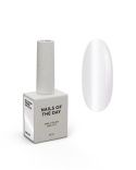 NAILSOFTHEDAY Korean cat eye 01 - jasno-oliwkowy lakier hybrydowy z efektem "kocie oko", 10 ml