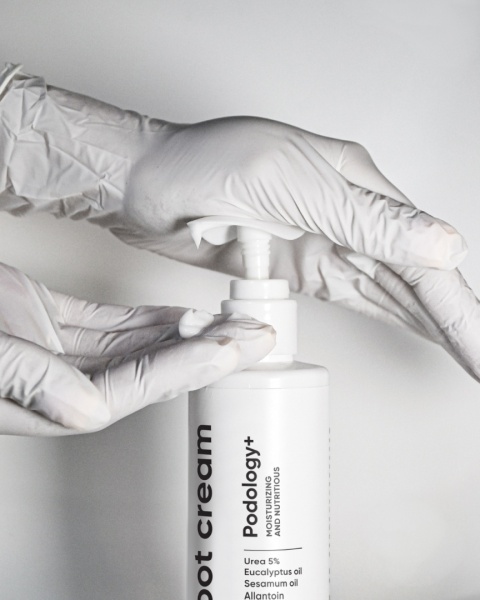 NAILSOFTHEDAY Podology+ - krem do stóp nawilżająco-odżywcy, 200 ml