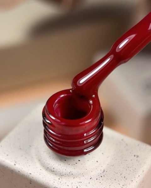 NAILSOFTHEDAY Rich Gel Polish - głęboki czerwony lakier hybrydowy z nutą bordo, 10 ml
