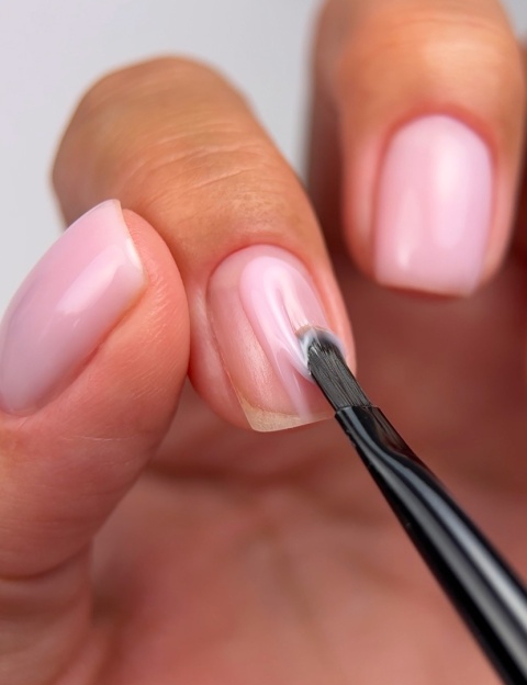 BIBLIOTEKA Builder gel 04 Petal - mleczno-różowy żel budujący, 30 ml