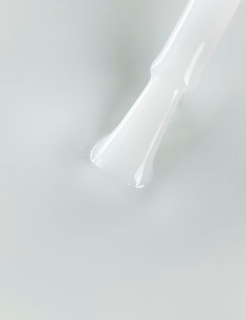 BIBLIOTEKA Cover Base 01 Veil – kamuflująca półtransparentna baza hybrydowa w mlecznym odcieniu, 10 ml