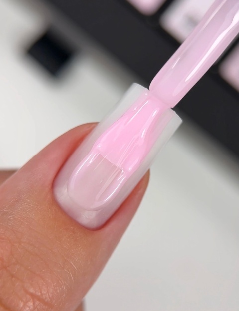 BIBLIOTEKA Cover Base 04 Petal – kamuflująca baza hybrydowa w delikatnym różowym odcieniu, 10 ml