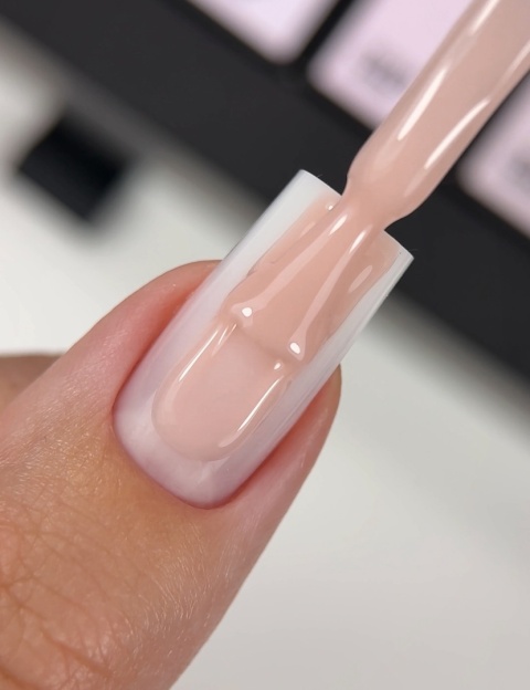 BIBLIOTEKA Cover Base 06 Skin – kamuflująca baza hybrydowa w ciepłym jasnobeżowym odcieniu, 10 ml