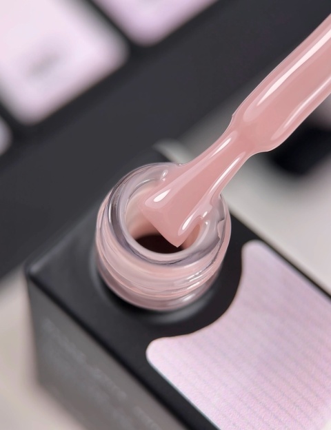 BIBLIOTEKA Cover Base 07 Shade – kamuflująca baza hybrydowa w chłodnym różowo-beżowym odcieniu, 10 ml