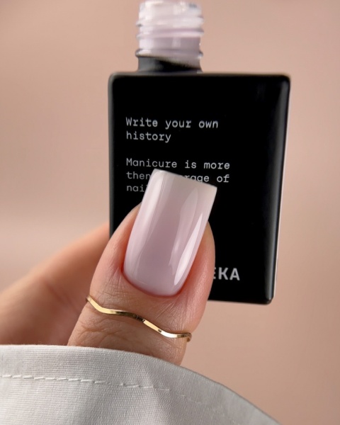 BIBLIOTEKA Cover Base 10 Fair – kamuflująca baza hybrydowa w jasnym, mlecznoróżowym odcieniu, 10 ml