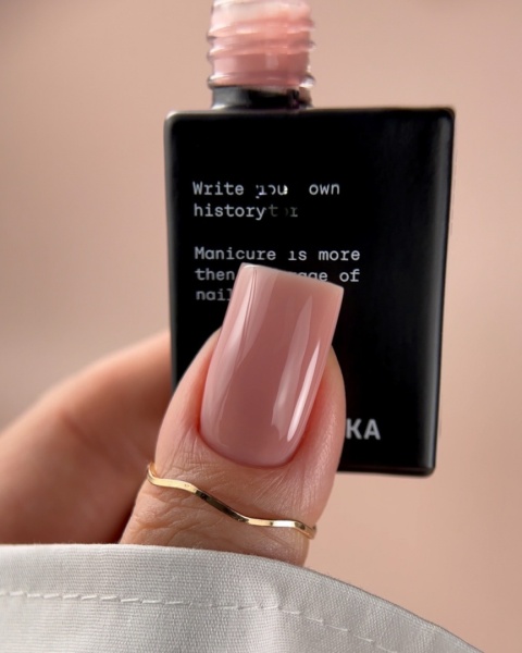 BIBLIOTEKA Cover Base 11 Tender – kamuflująca baza hybrydowa w przygaszonym, pudrowo-różowym odcieniu, 10 ml