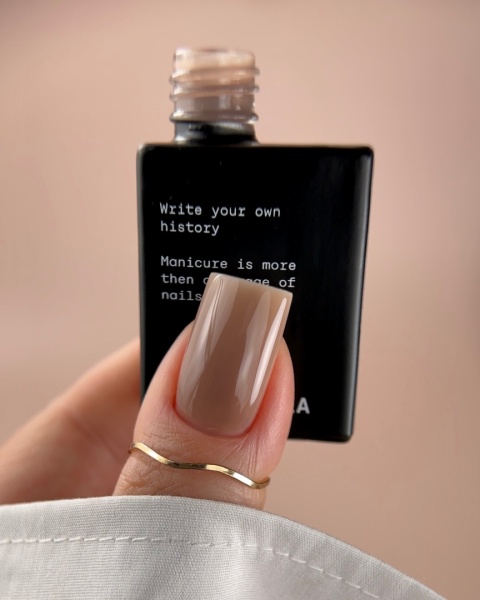 BIBLIOTEKA Cover Base 14 Walnut – kamuflująca baza hybrydowa w neutralnym, kawowo-beżowym odcieniu, 10 ml