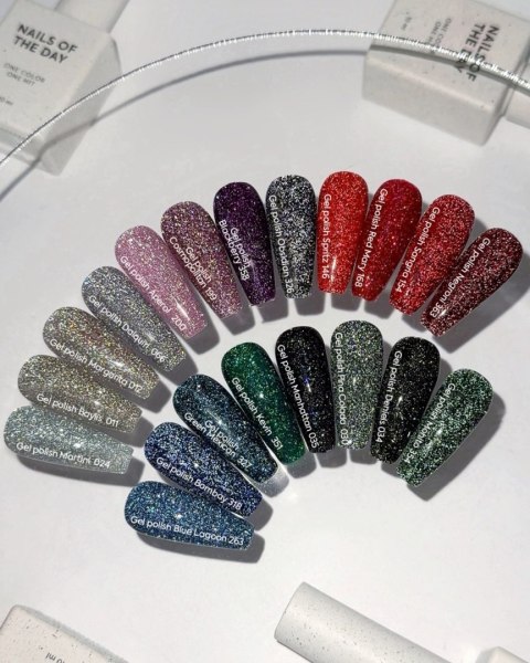 NAILSOFTHEDAY Aviation Gel Polish - niebieski lakier hybrydowy z odblaskową drobinką, 10 ml