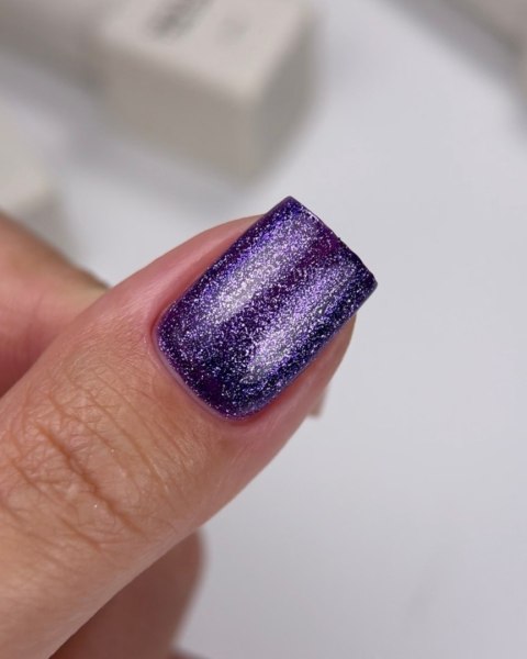 NAILSOFTHEDAY Cat Eye Gel Polish 04 - intensywnie fioletowy lakier hybrydowy z efektem "kocie oko", 6 ml