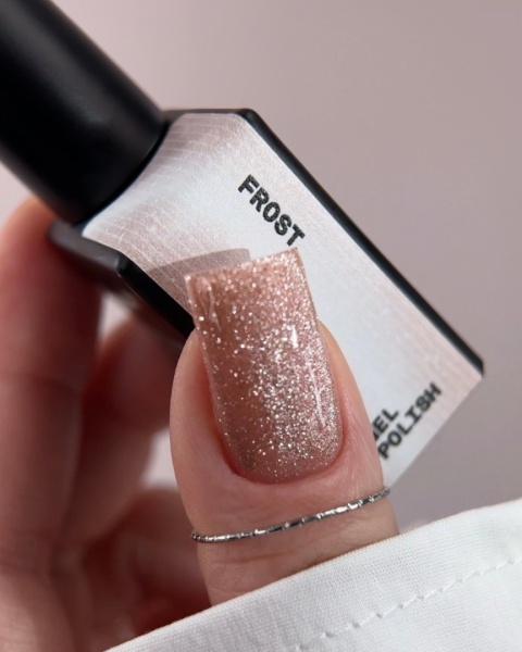 BIBLIOTEKA Cat Eye Gel Polish 27 Frost, 10 ml - różowo-beżowy lakier hybrydowy z efektem „kociego oka”