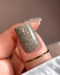 BIBLIOTEKA Flash Gel Polish 05 Skin Glow, 10 ml - beżowo-złoty lakier hybrydowy z efektem flash