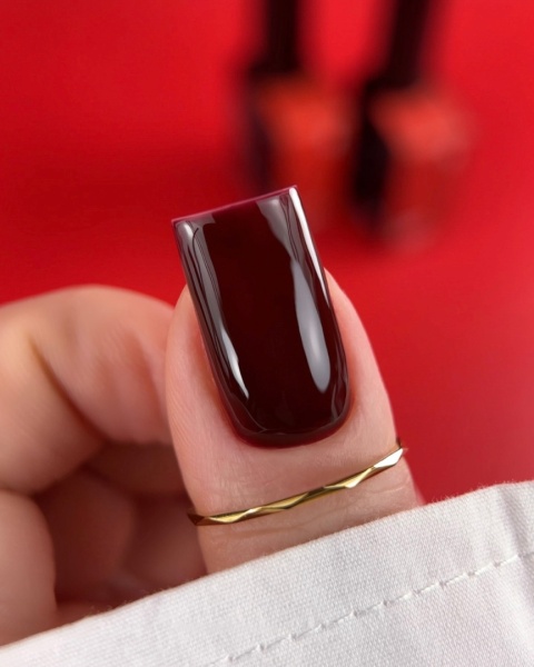 BIBLIOTEKA Gel Polish 47 Oxblood, 10 ml - lakier hybrydowy (ciemny czerwono-bordowy z atramentową głębią)
